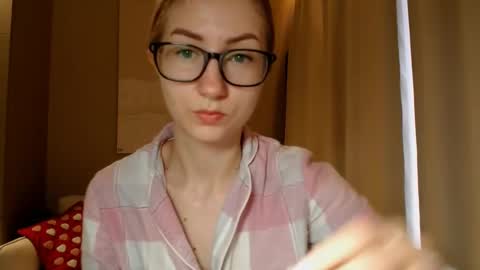 Snapshot of taliiyafiredream chatting on March 1, 5:52 am Kira online show from March 1, 5:52 am
