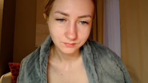 Snapshot of taliiyafiredream chatting on December 4, 6:11 am Kira online show from December 4, 6:11 am