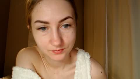 Snapshot of taliiyafiredream chatting on December 13, 6:21 am Kira online show from December 13, 6:21 am