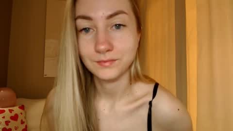 Snapshot of taliiyafiredream chatting on March 5, 6:01 am Kira online show from March 5, 6:01 am