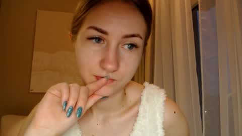 Snapshot of taliiyafiredream chatting on December 11, 5:53 am Kira online show from December 11, 5:53 am