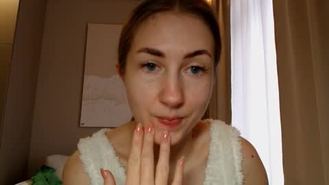 Snapshot of taliiyafiredream chatting on January 22, 7:46 am Kira online show from January 22, 7:46 am