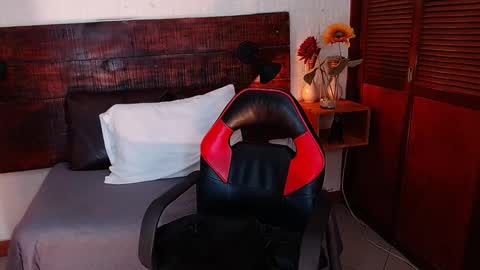    online show from December 9, 6:25 pm