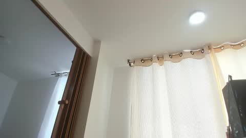 taniabonnet  online show from February 11, 8:21 pm