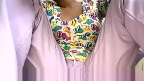 taniya_roy4628 online show from May 17, 1:21 pm
