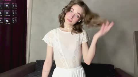 Mia online show from April 5, 10:36 am