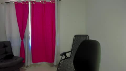 tara_thonson online show from April 3, 3:21 pm