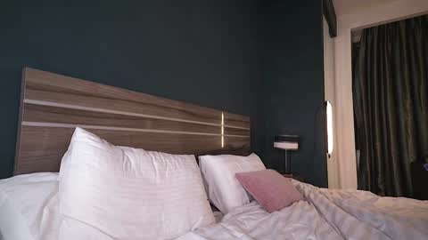 RHEA  pronanciation like Reya   online show from January 10, 12:15 am