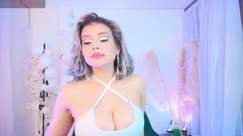 Snapshot of tatiana_ruiiz chatting on February 14, 11:53 pm Tatiana online show from February 14, 11:53 pm