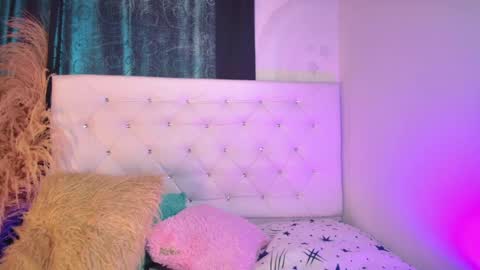tatix online show from May 26, 9:25 pm