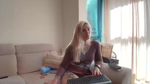 tattoobbgirl online show from May 5, 3:59 pm