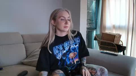 tattoobbgirl online show from May 13, 6:35 pm
