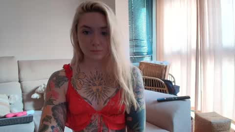tattoobbgirl online show from April 29, 5:30 pm