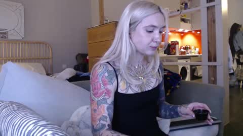 tattoobbgirl online show from February 22, 7:10 pm