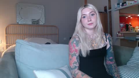 tattoobbgirl online show from March 7, 3:49 pm