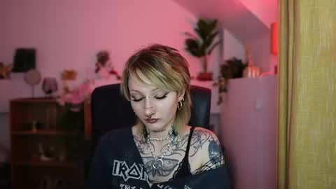 TattooedBlonde18 online show from June 23, 6:17 pm