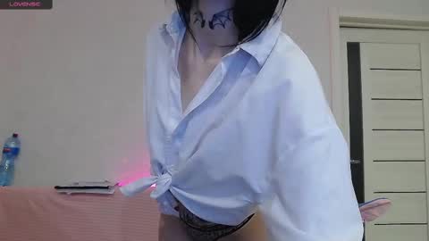 Taya online show from March 8, 6:03 pm