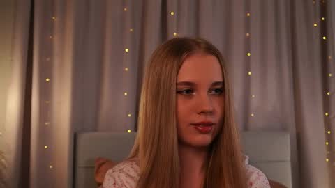 Taya online show from May 26, 5:23 pm