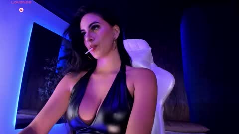 Taylor  Help me to get 100 thumbs up online show from November 5, 6:35 pm