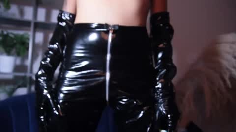 Taylor online show from December 9, 2:49 pm