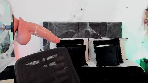 Taylor online show from October 24, 11:01 pm