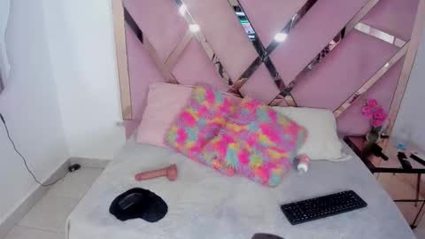 taylorxht online show from November 12, 5:49 am