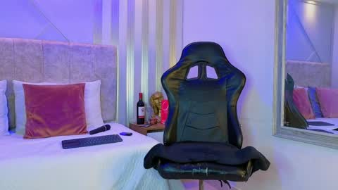 tayra online show from May 8, 7:59 pm