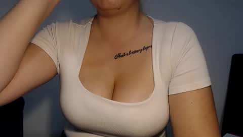 Teeyara  online show from October 6, 9:08 pm