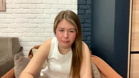 Lana online show from April 4, 7:07 am