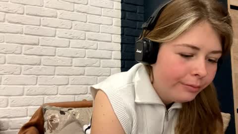 Lana online show from March 20, 6:29 am