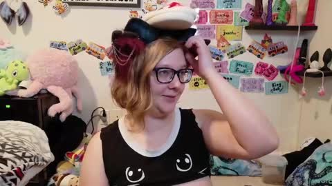 Pixie Pix or Pickle online show from May 19, 1:56 am