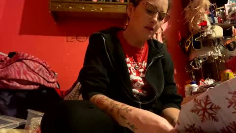 Teresa online show from December 18, 7:30 pm