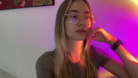 tessa_calmness online show from May 15, 4:49 am