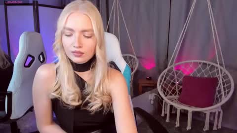 TessaHamilton online show from November 16, 10:04 am