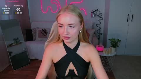 TessaHamilton online show from May 25, 10:36 am