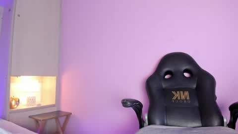 tessalowe online show from September 19, 9:03 pm