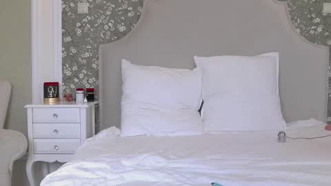 tessaquins online show from November 19, 7:25 pm