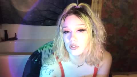 TEXASGIRLLLL online show from May 17, 3:27 am