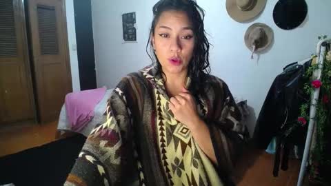 Snapshot of thaliacooper chatting on February 2, 11:21 pm online show from February 2, 11:21 pm