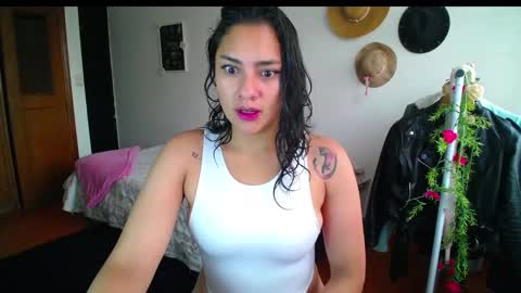 Snapshot of thaliacooper chatting on January 6, 10:26 pm online show from January 6, 10:26 pm