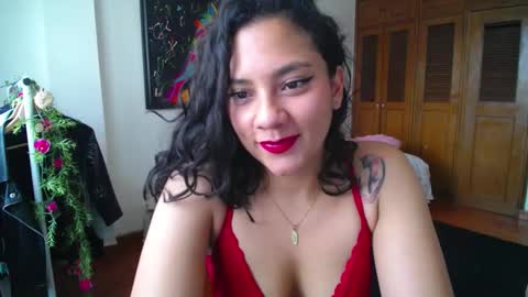 Snapshot of thaliacooper chatting on December 20, 7:17 pm online show from December 20, 7:17 pm