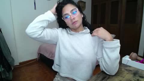 Snapshot of thaliacooper chatting on September 15, 12:08 am online show from September 15, 12:08 am