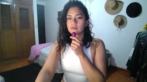 Snapshot of thaliacooper chatting on January 27, 12:22 am online show from January 27, 12:22 am