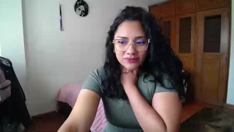 Snapshot of thaliacooper chatting on September 19, 6:07 pm online show from September 19, 6:07 pm