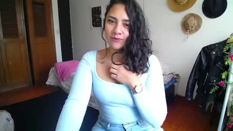 Snapshot of thaliacooper chatting on January 27, 6:20 pm online show from January 27, 6:20 pm