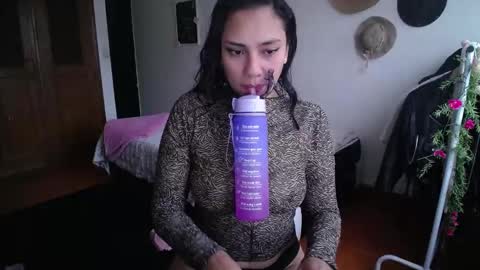 Snapshot of thaliacooper chatting on February 9, 10:54 pm online show from February 9, 10:54 pm