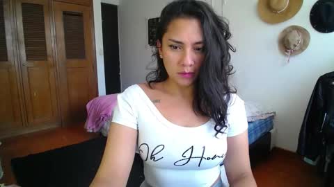 Snapshot of thaliacooper chatting on January 29, 7:32 pm online show from January 29, 7:32 pm