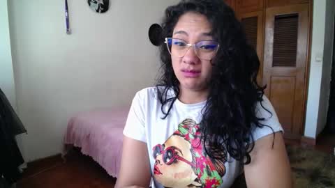 Snapshot of thaliacooper chatting on September 11, 6:19 pm online show from September 11, 6:19 pm