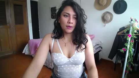 Snapshot of thaliacooper chatting on February 12, 6:30 pm online show from February 12, 6:30 pm