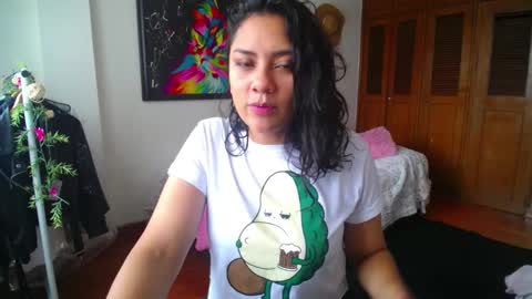 Snapshot of thaliacooper chatting on December 7, 4:03 pm online show from December 7, 4:03 pm